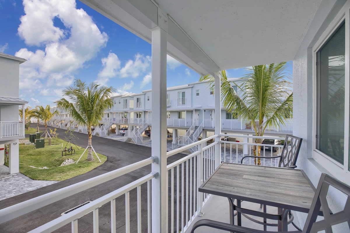 Carney's Reef 1B/1B Pool, Large Patio &Living Room — Marathon, FL — vacation rental