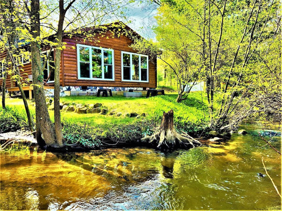 Creekside Hot Tub|Walk to Beach|Uniquely Northern - Photo 1