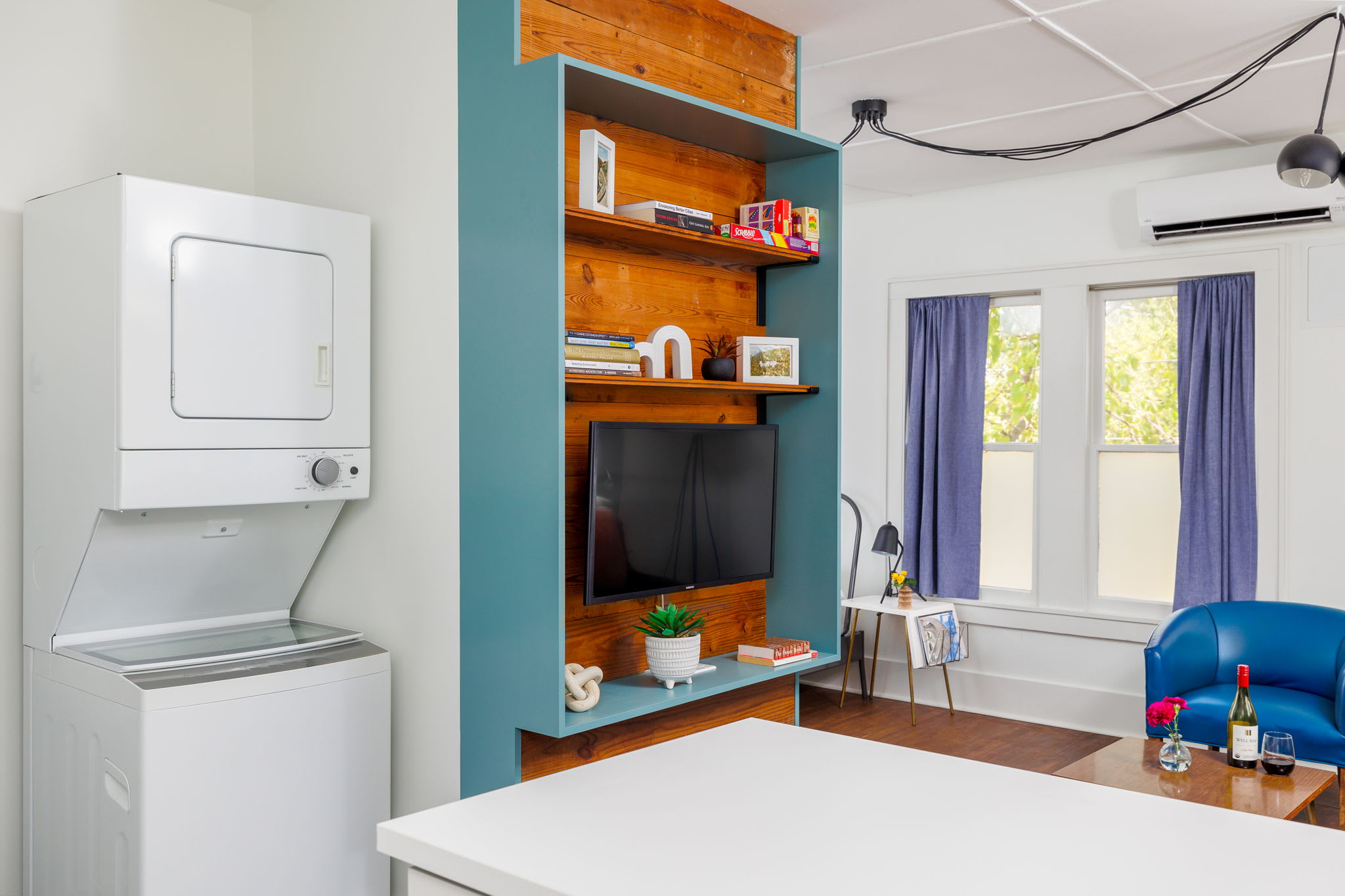 4br, Free Parking, Walk to Food | Pastel Home