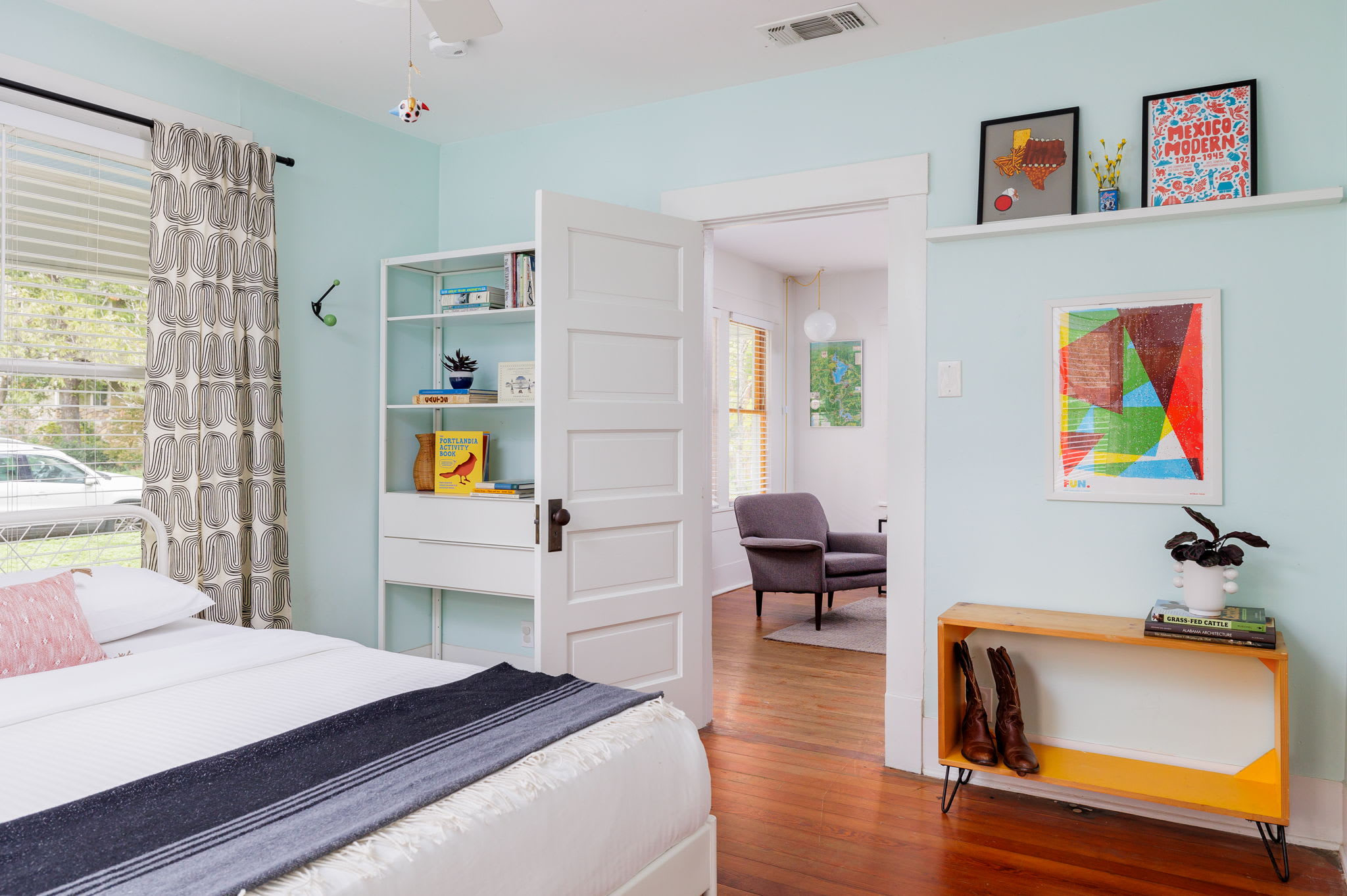 4br, Free Parking, Walk to Food | Pastel Home