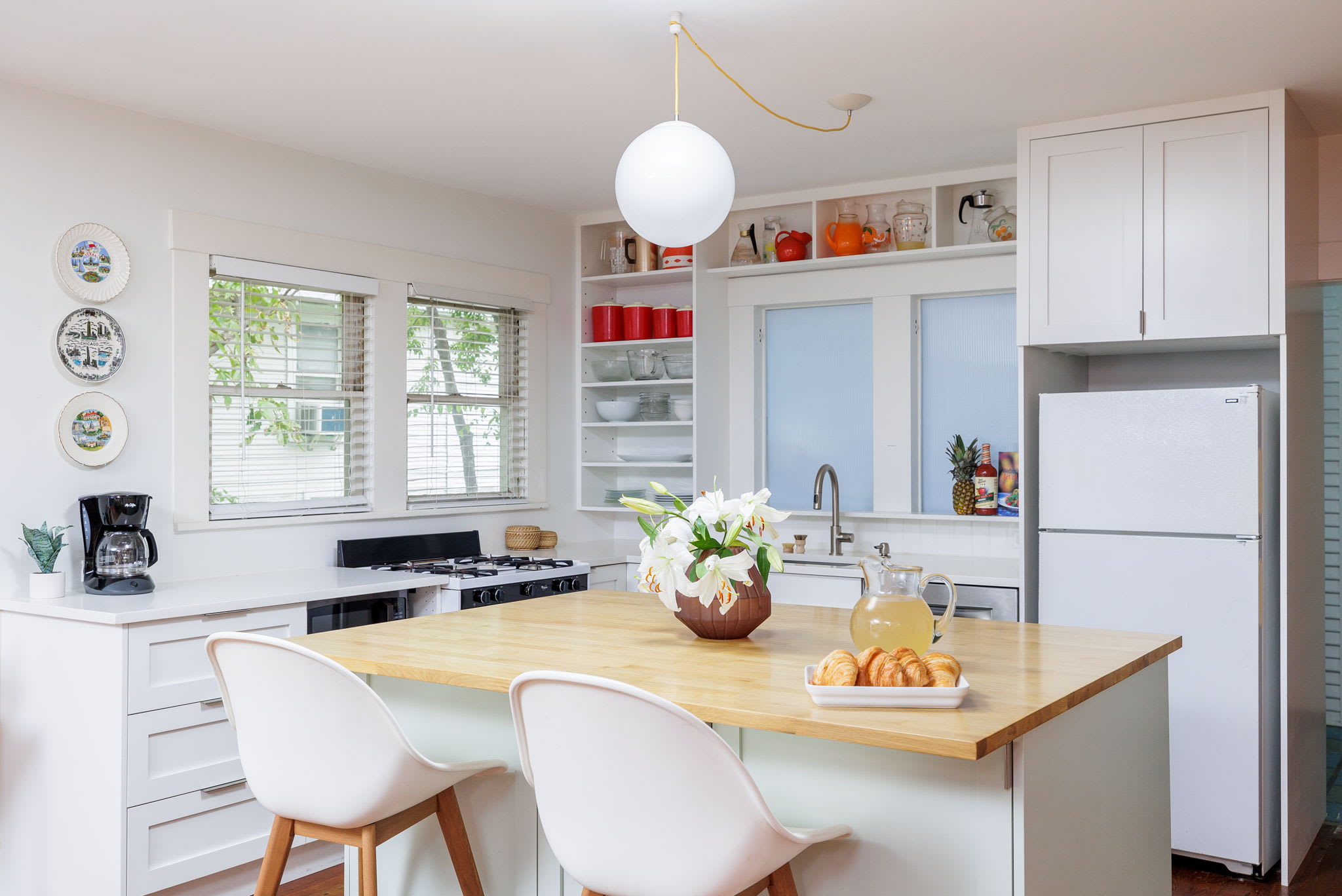 4br, Free Parking, Walk to Food | Pastel Home