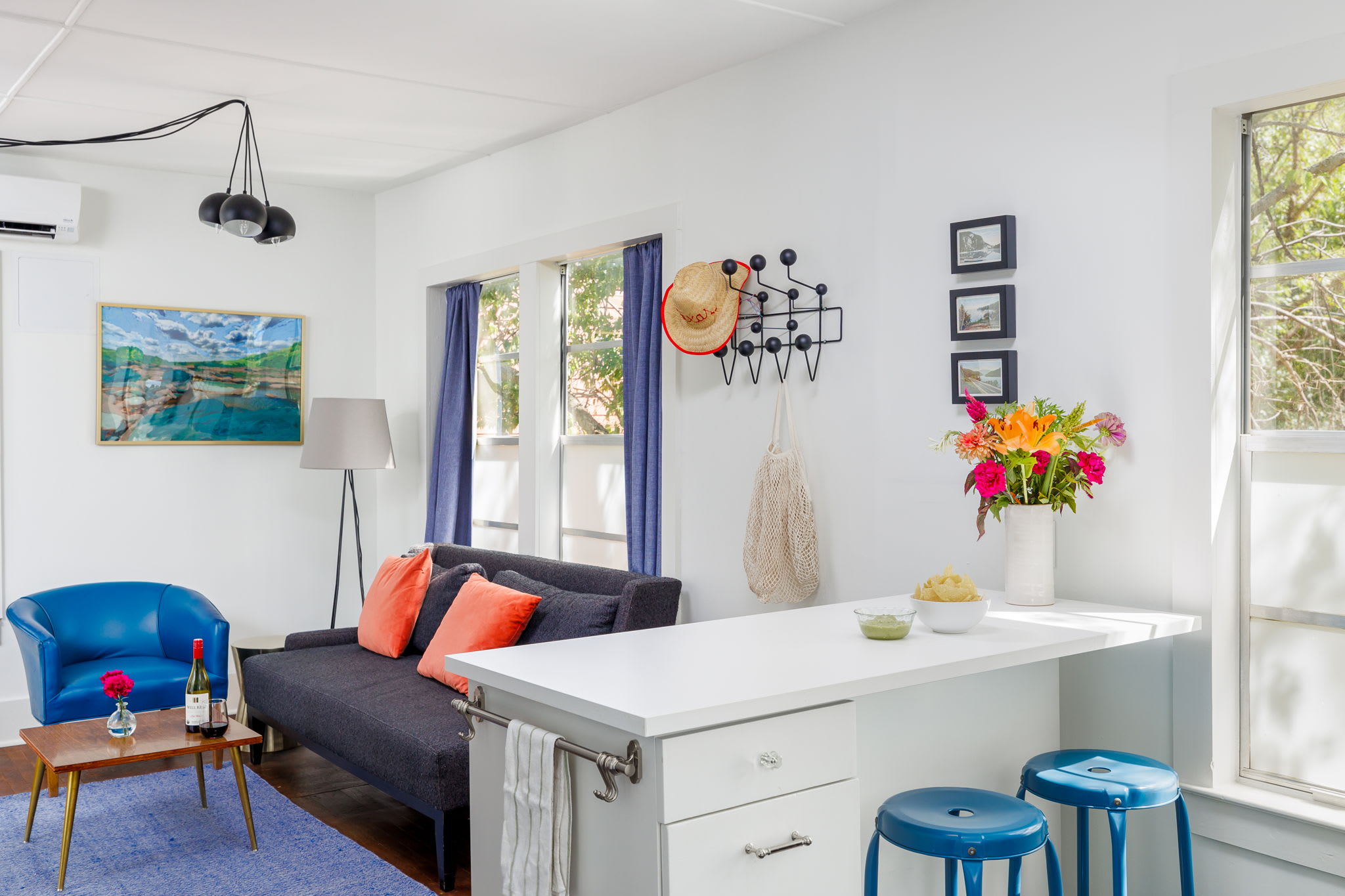 4br, Free Parking, Walk to Food | Pastel Home