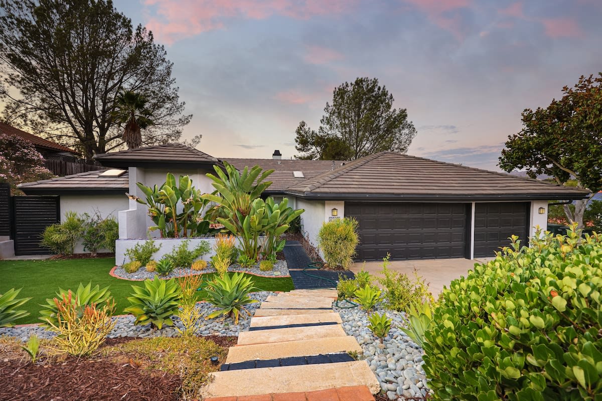 Family Retreat w/ Hot Tub, Big Back Deck & Games! — Poway, CA — vacation rental