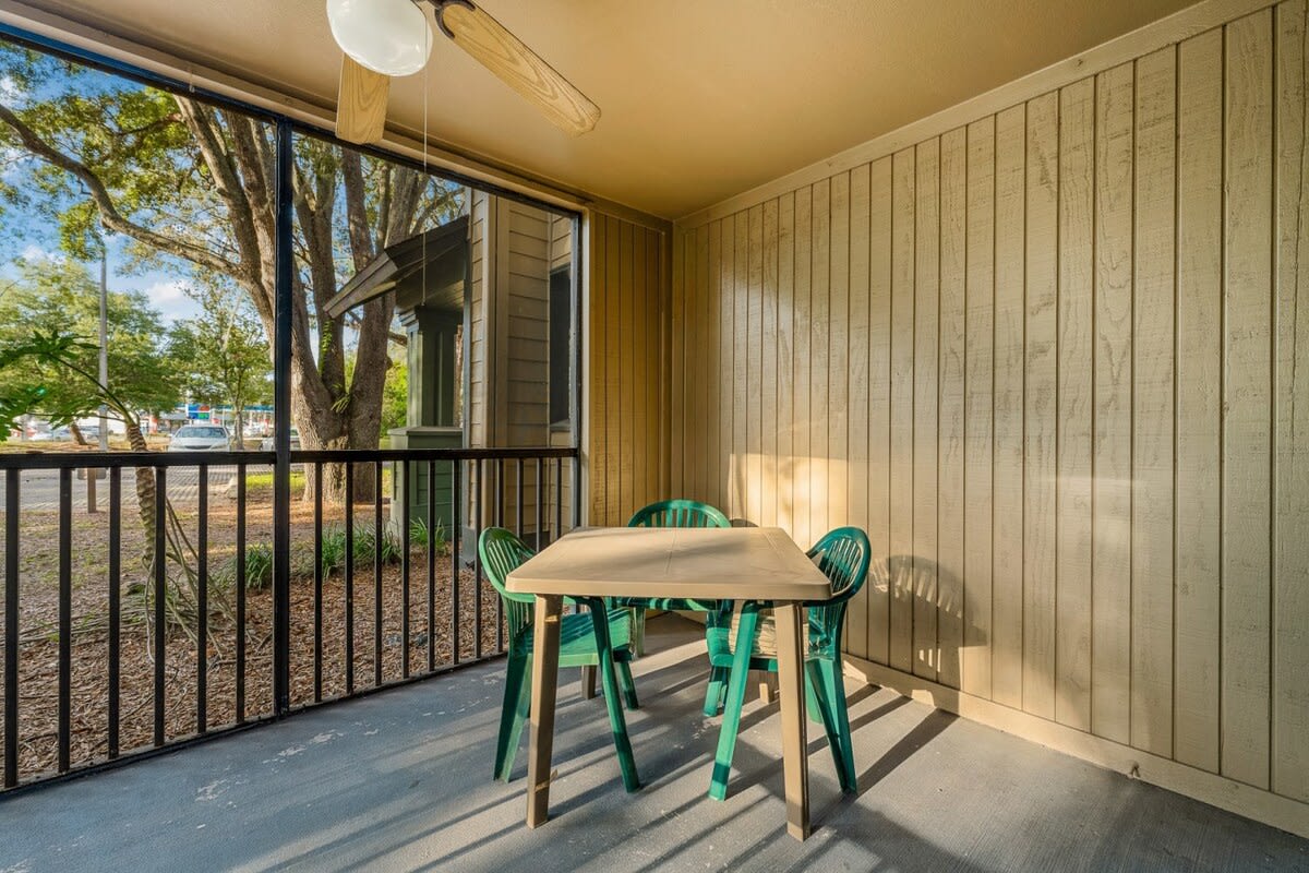 Long Term Stays Allowed! Budget Friendly & Pool!