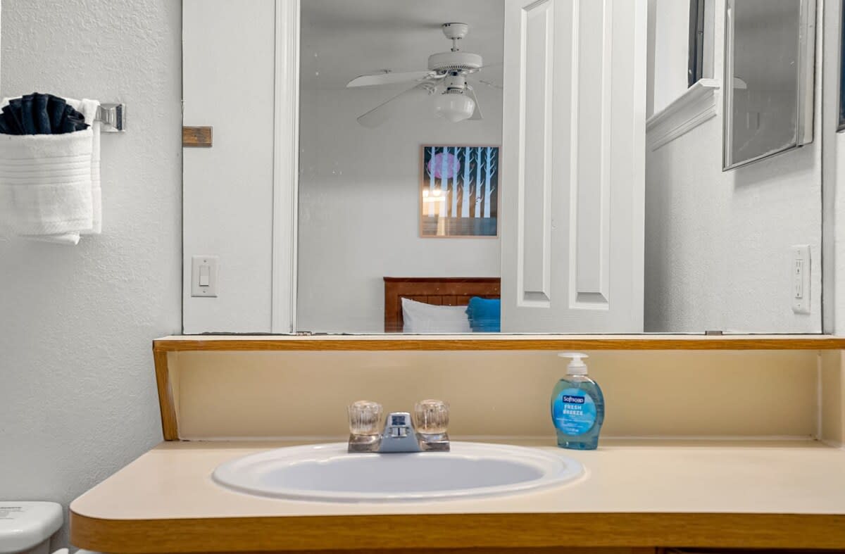 Long Term Stays Allowed! Budget Friendly & Pool!