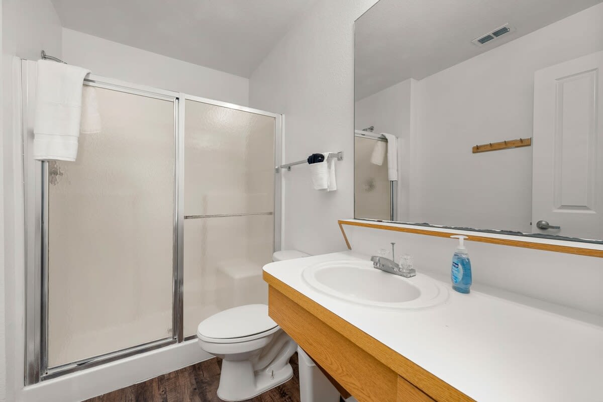 Long Term Stays Allowed! Budget Friendly & Pool!