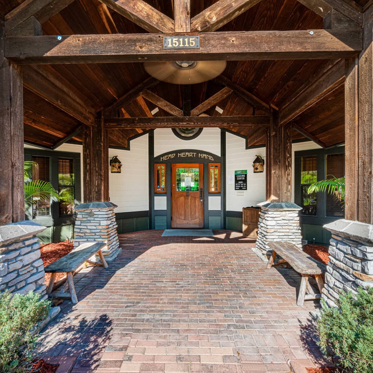 Family home w/pool & gym, patio