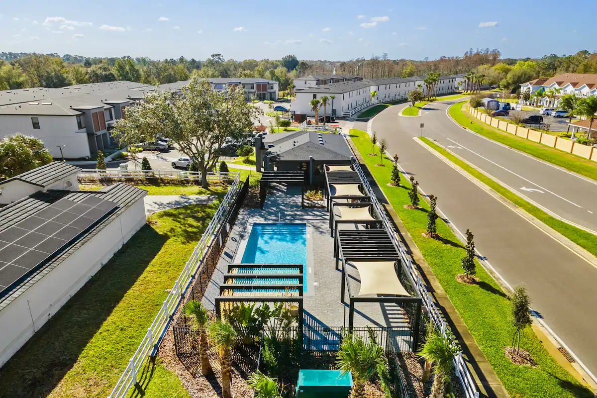 Themed home near Disney w/ pool access