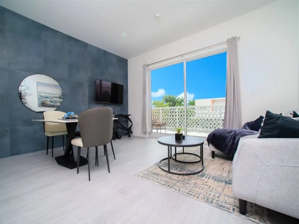 Stylish 1 Bd/1Bth Penthouse Apt w/ Rooftop Pool