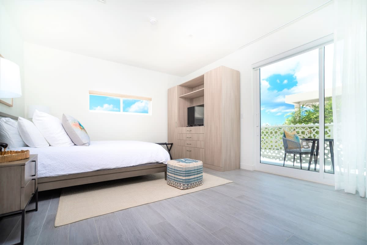 Modern Studio Apt w/ Rooftop Pool Near Beach, etc. — Grand Cayman, West Bay — vacation rental