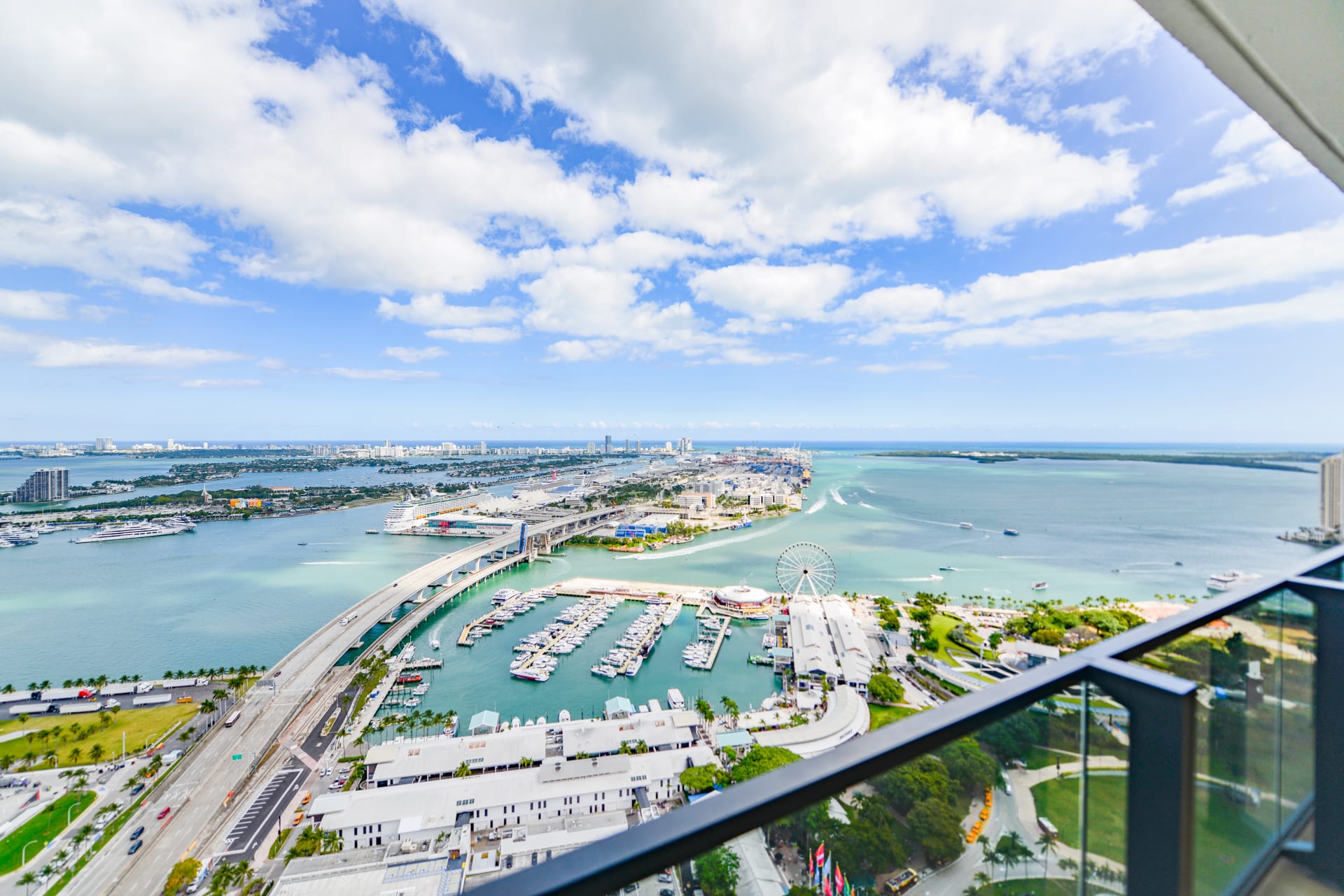 Luxurious Apartment Front at Bayfront Park - Photo 1