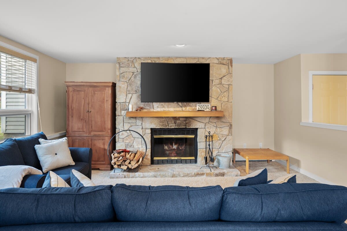 Seasons Lodge Trailside Condo w Fireplace