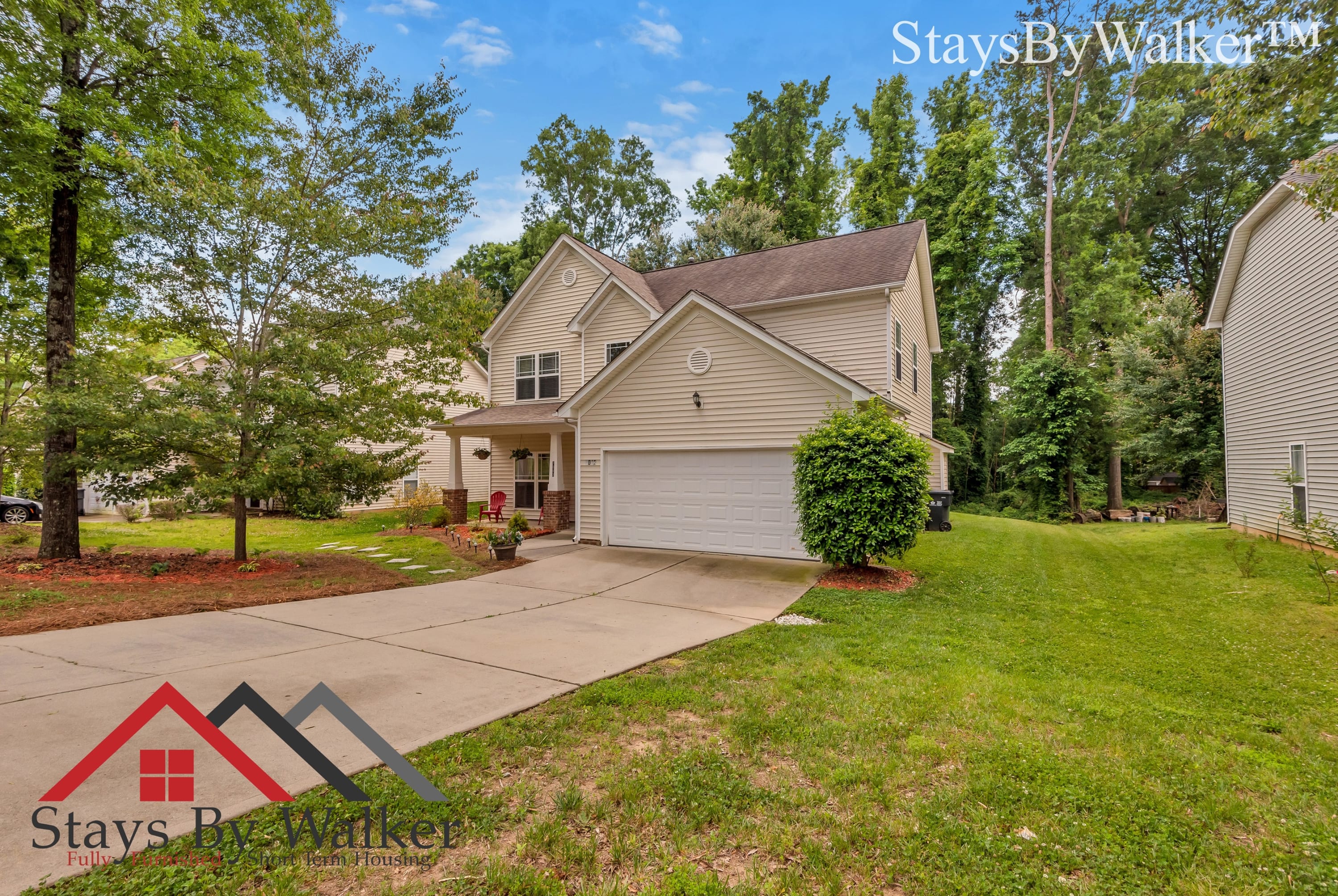 StaysByWalker 3BR Home + Loft! Backyard!