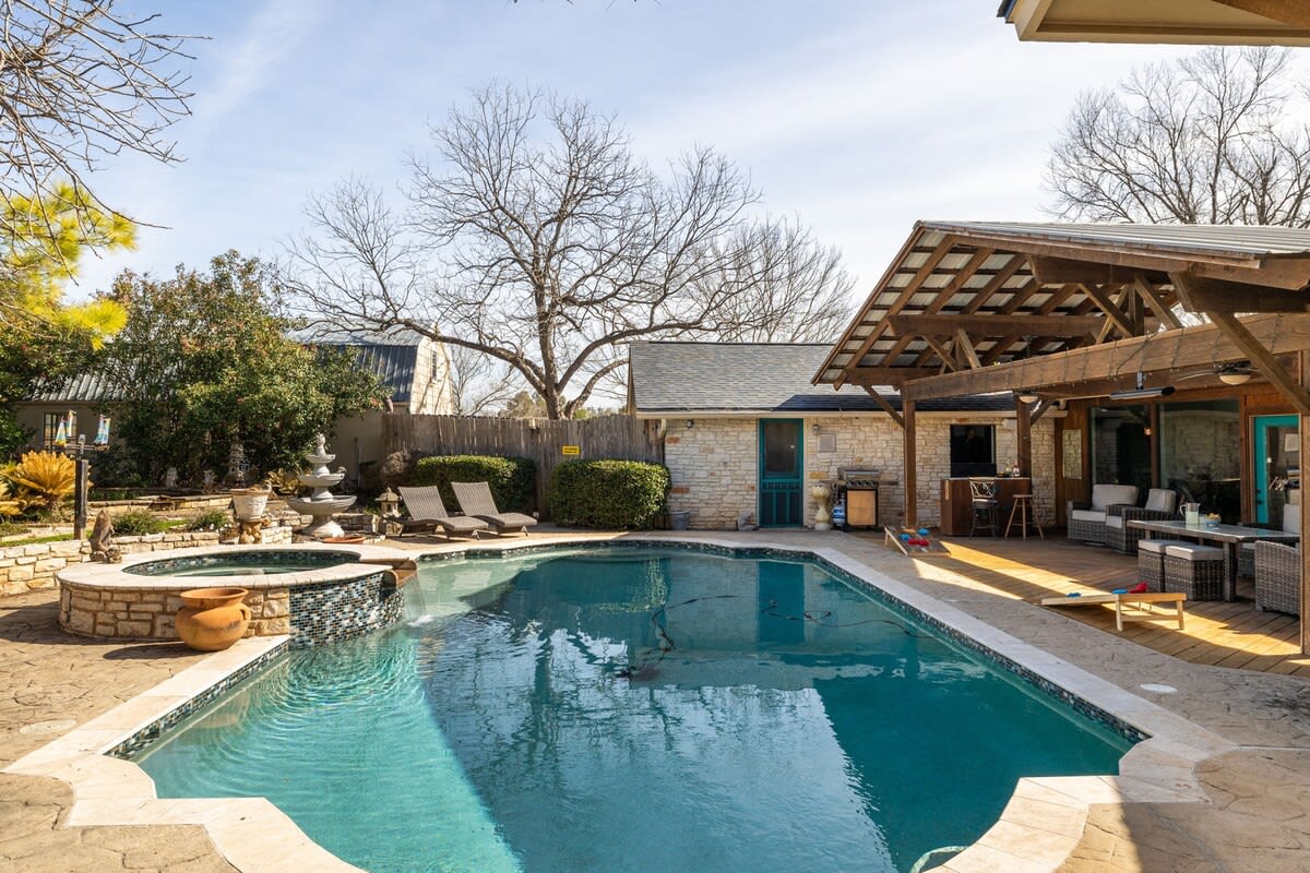 Pickleball, Pool, Garden | The Pony - Portoro