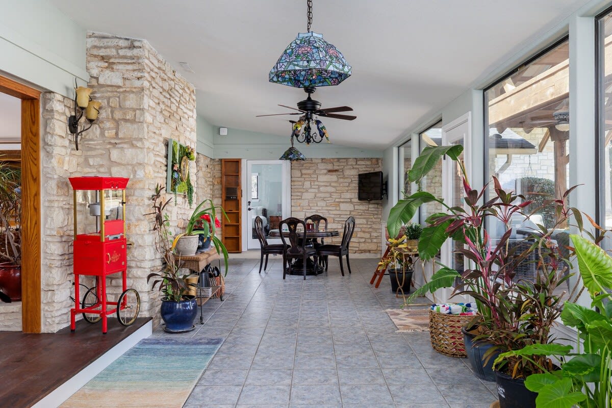 Pickleball, Pool, Garden | The Pony - Portoro