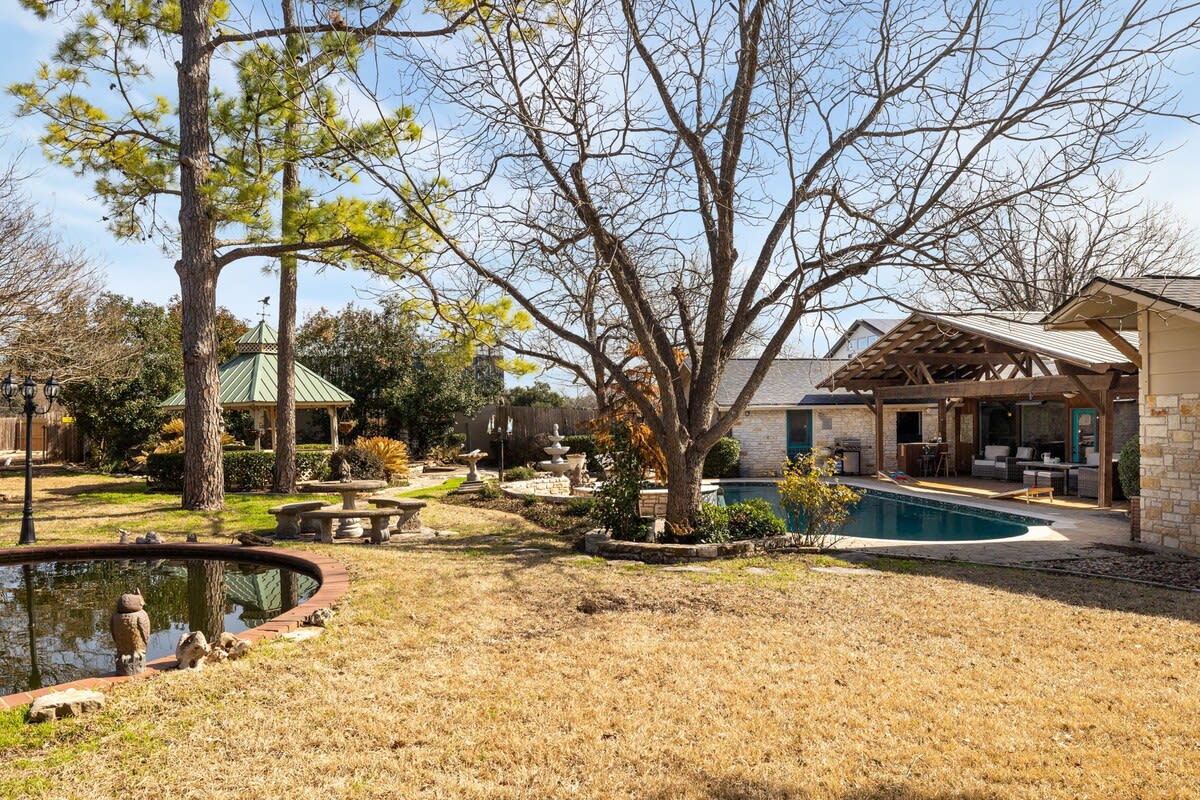 Pickleball, Pool, Garden | The Pony - Portoro
