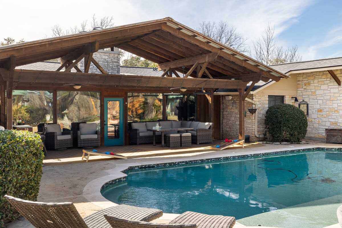 Pickleball, Pool, Garden | The Pony - Portoro
