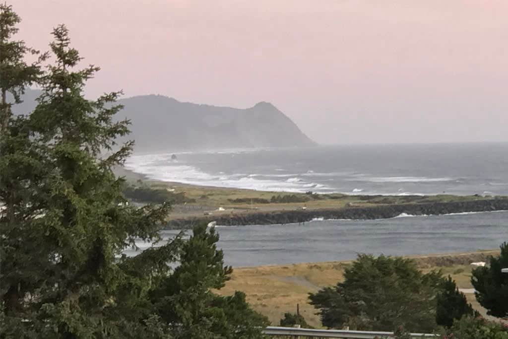 Ocean Breeze Oasis Gold Beach! — Gold Beach, OR — vacation rental
