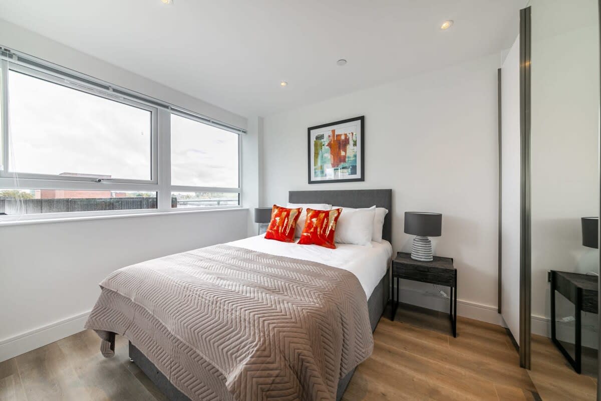 Modern and Bright Studio in Central East Grinstead