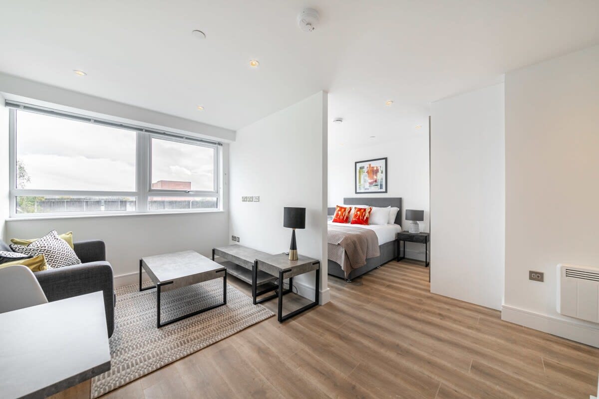 Modern and Bright Studio in Central East Grinstead