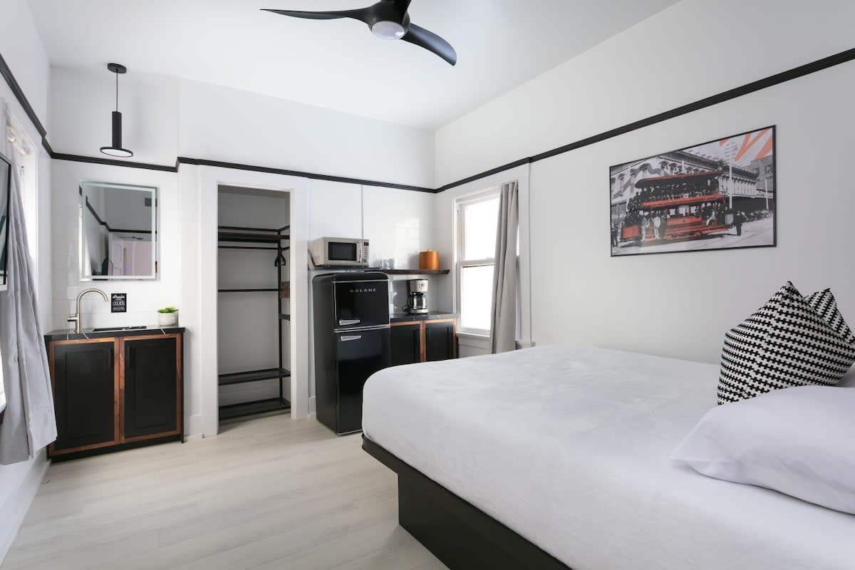 Charming Retreat With Kitchenette And Hdtv - Cozy Urban Escape - Coronado, CA
