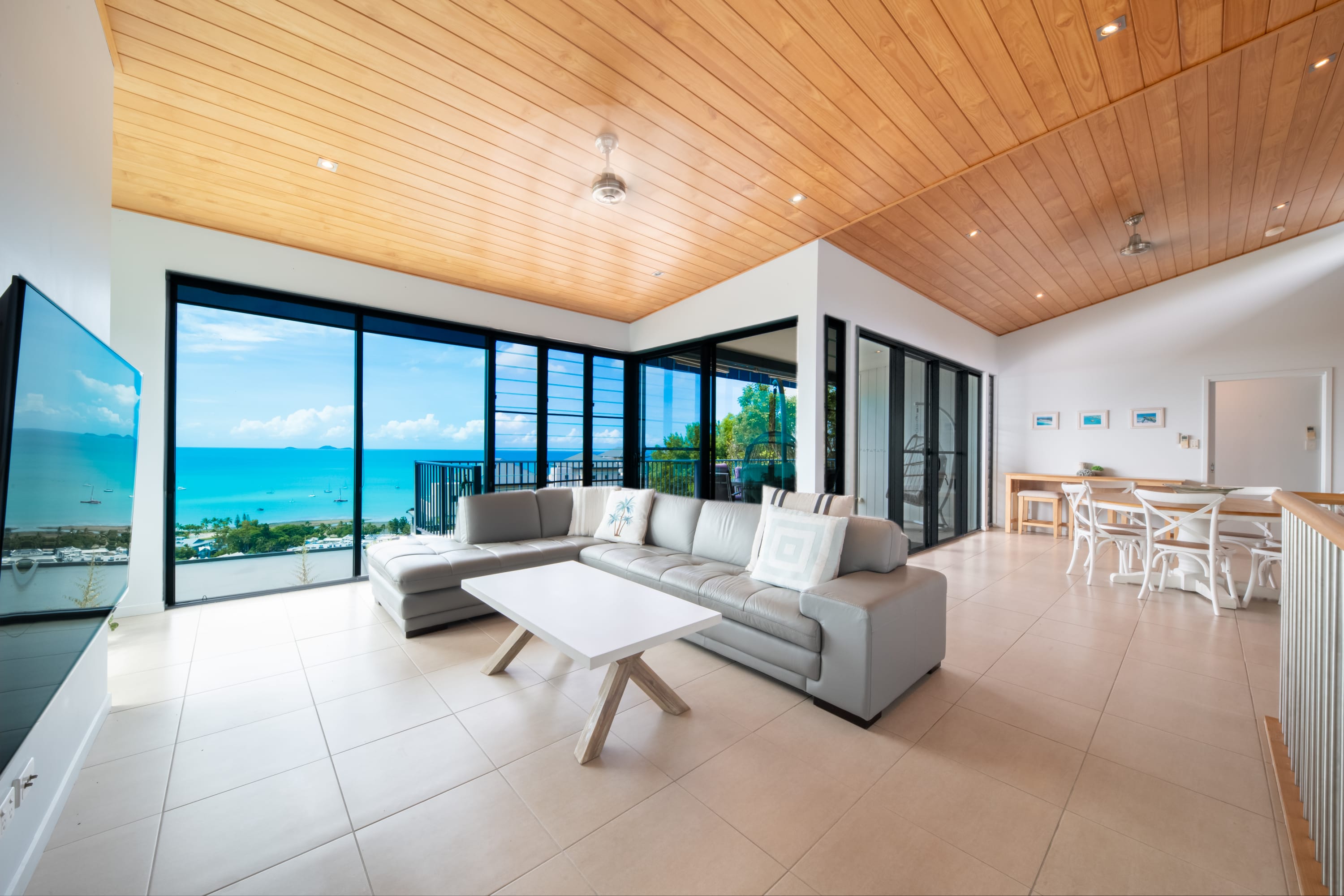 Holiday on The Horizon, Airlie Beach Holiday Home with Jacuzzi — Airlie Beach, Queensland — vacation rental