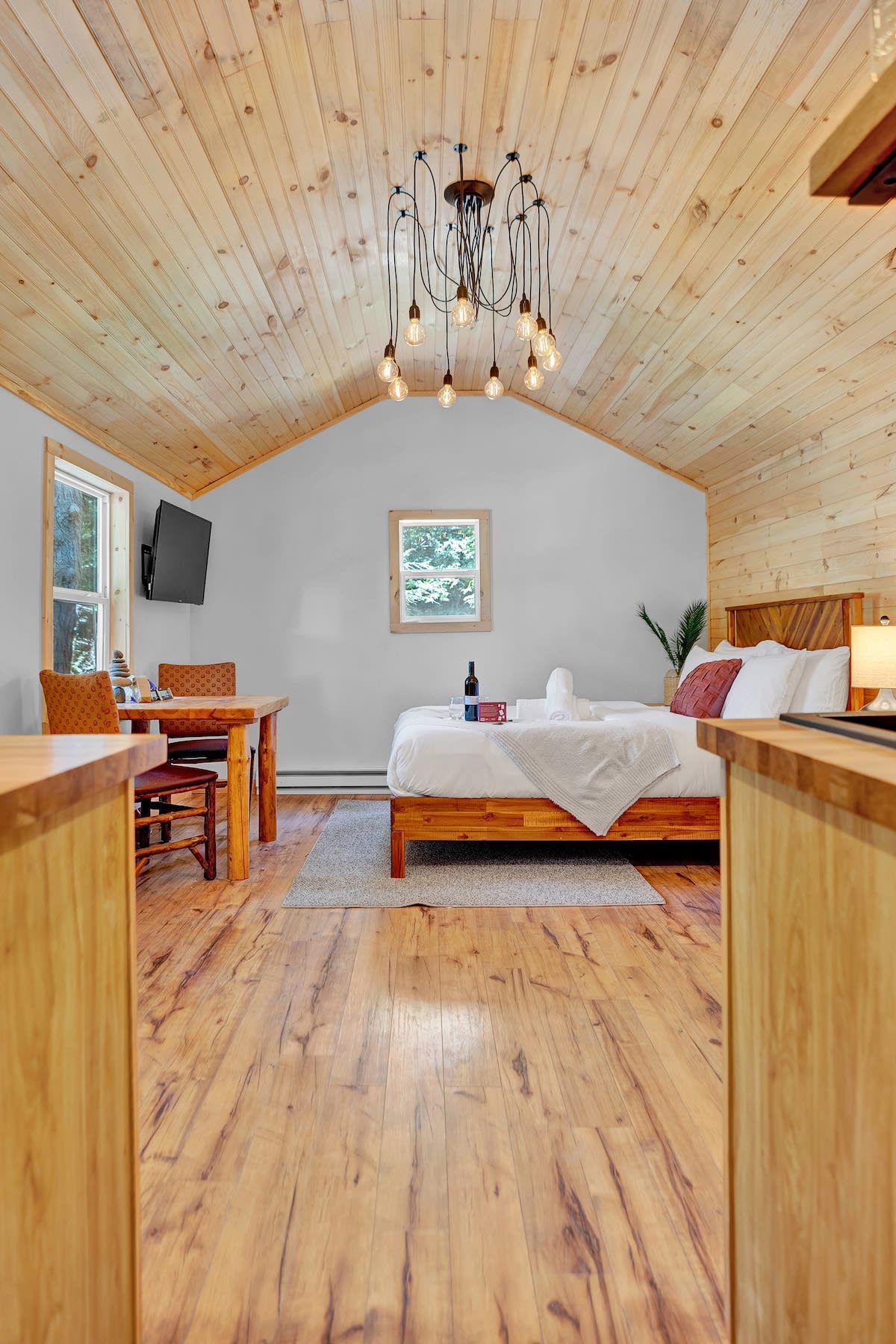 Poconos Cabin | Vaulted Pine | Firepits | Pets OK