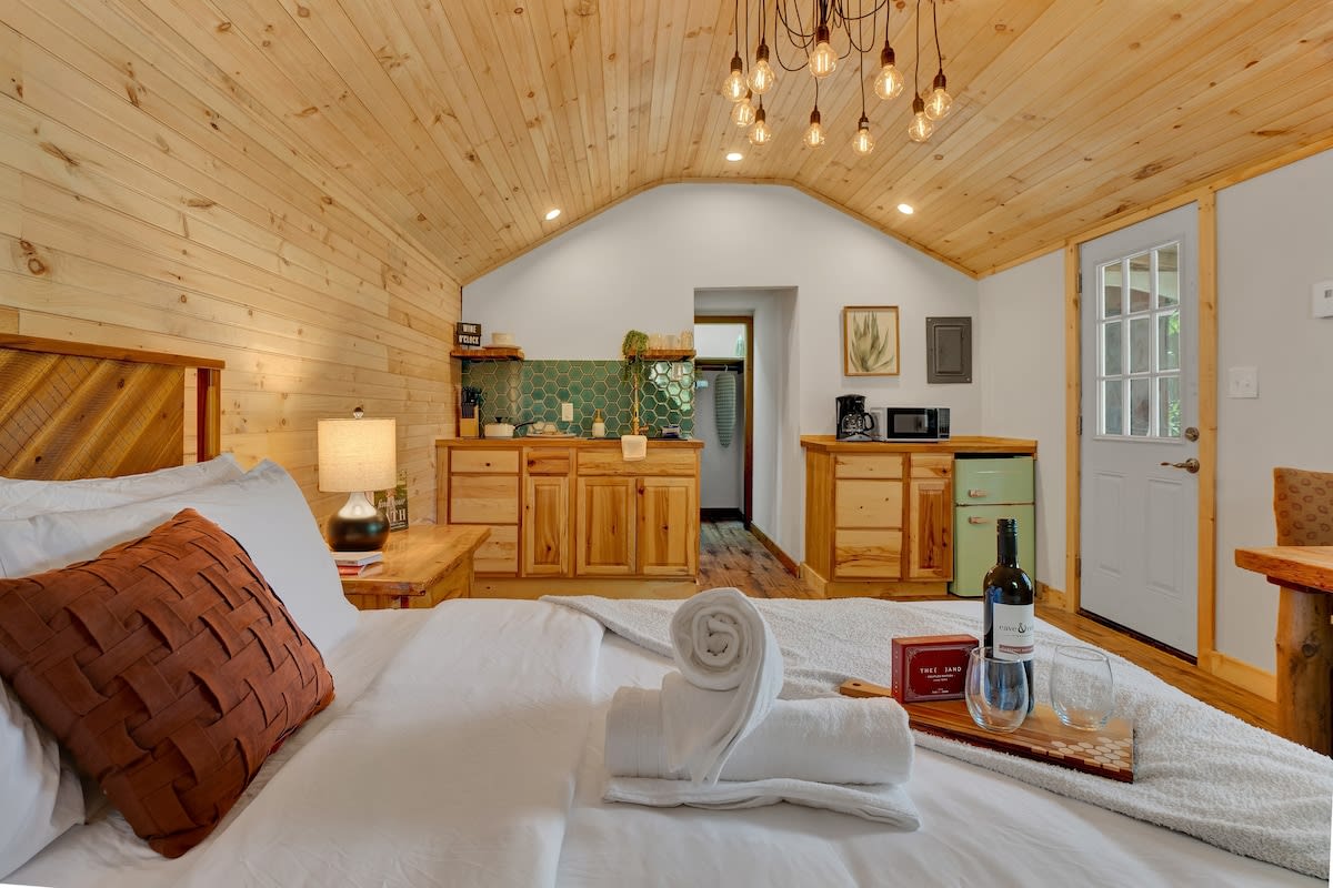 Poconos Cabin | Vaulted Pine | Firepits | Pets OK — Monroe County, PA — vacation rental