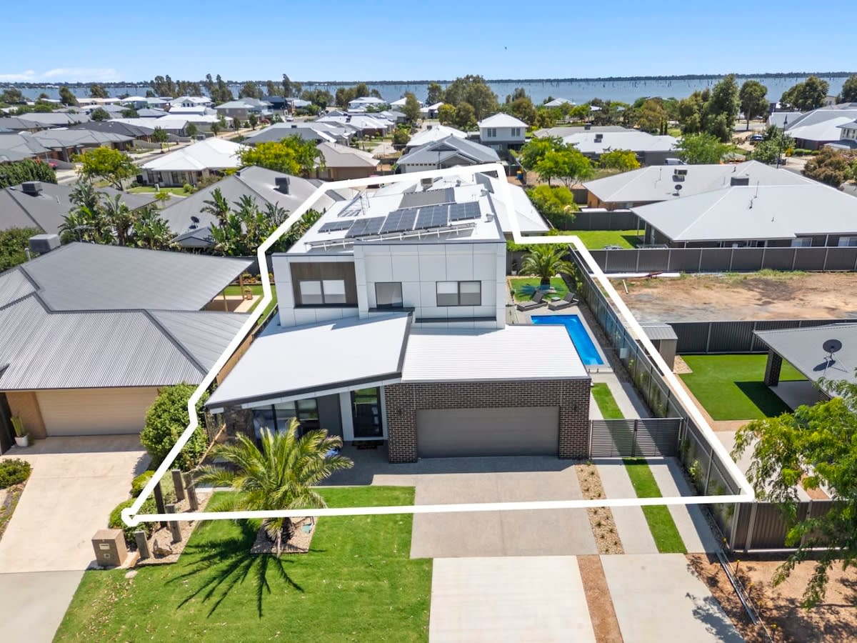 The Palms Guest House — Yarrawonga, Victoria — vacation rental