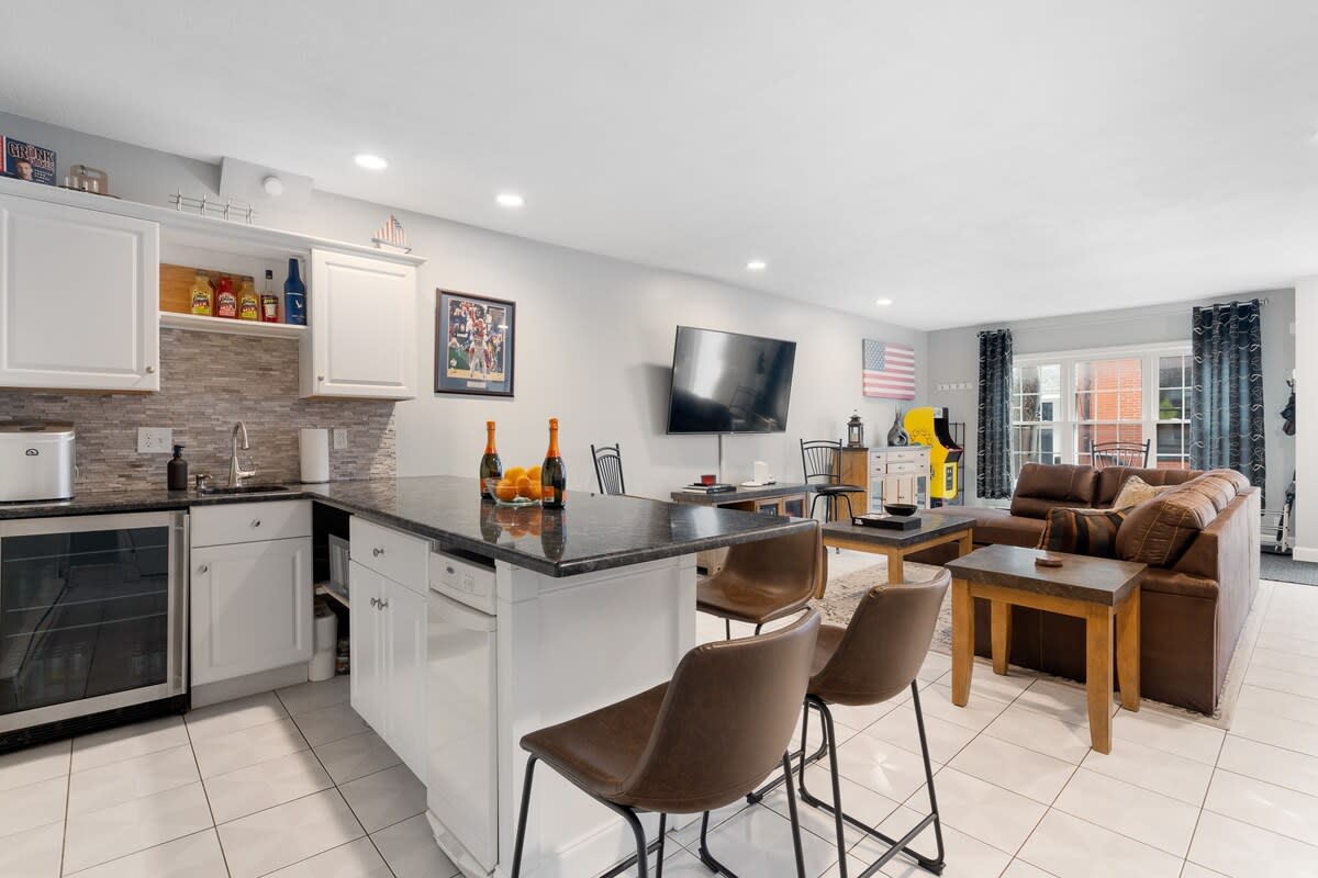 Hot Tub And Backyard Oasis - Stunning South Boston Escape - 보스턴