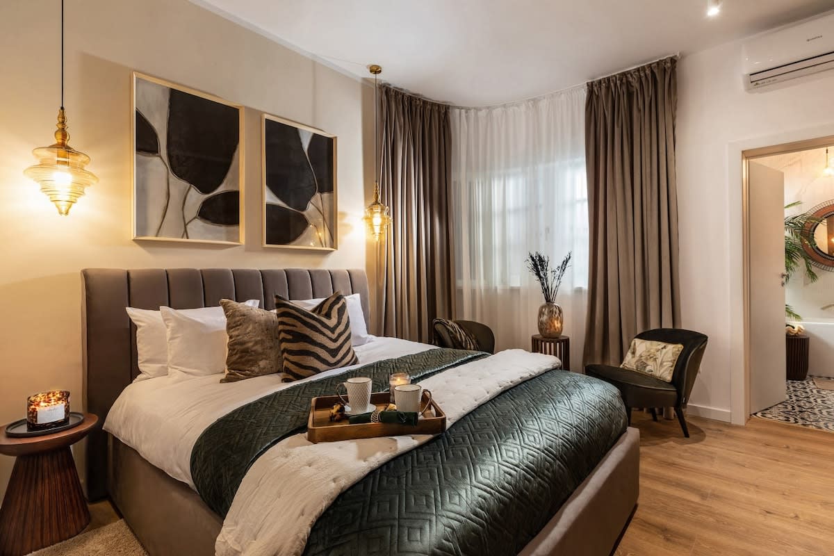 Unwind in style amidst gilded elegance 💎 and verdant hues 🌿, transforming your bedroom into a modern luxurious jungle retreat.