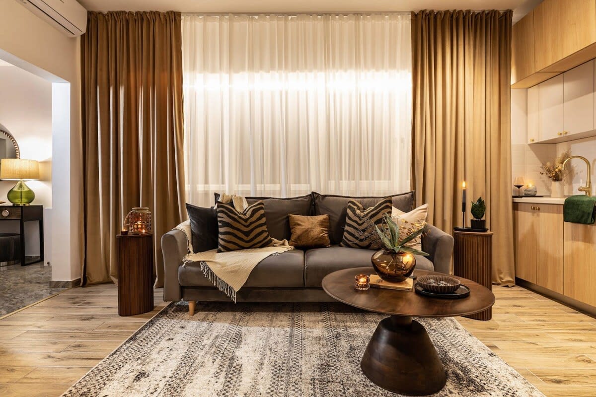 Drift into comfort in our chic living room 🌿, adorned with lavish gold touches 💫 and hints of verdant greens 🍃, creating a serene and elegant ambiance.