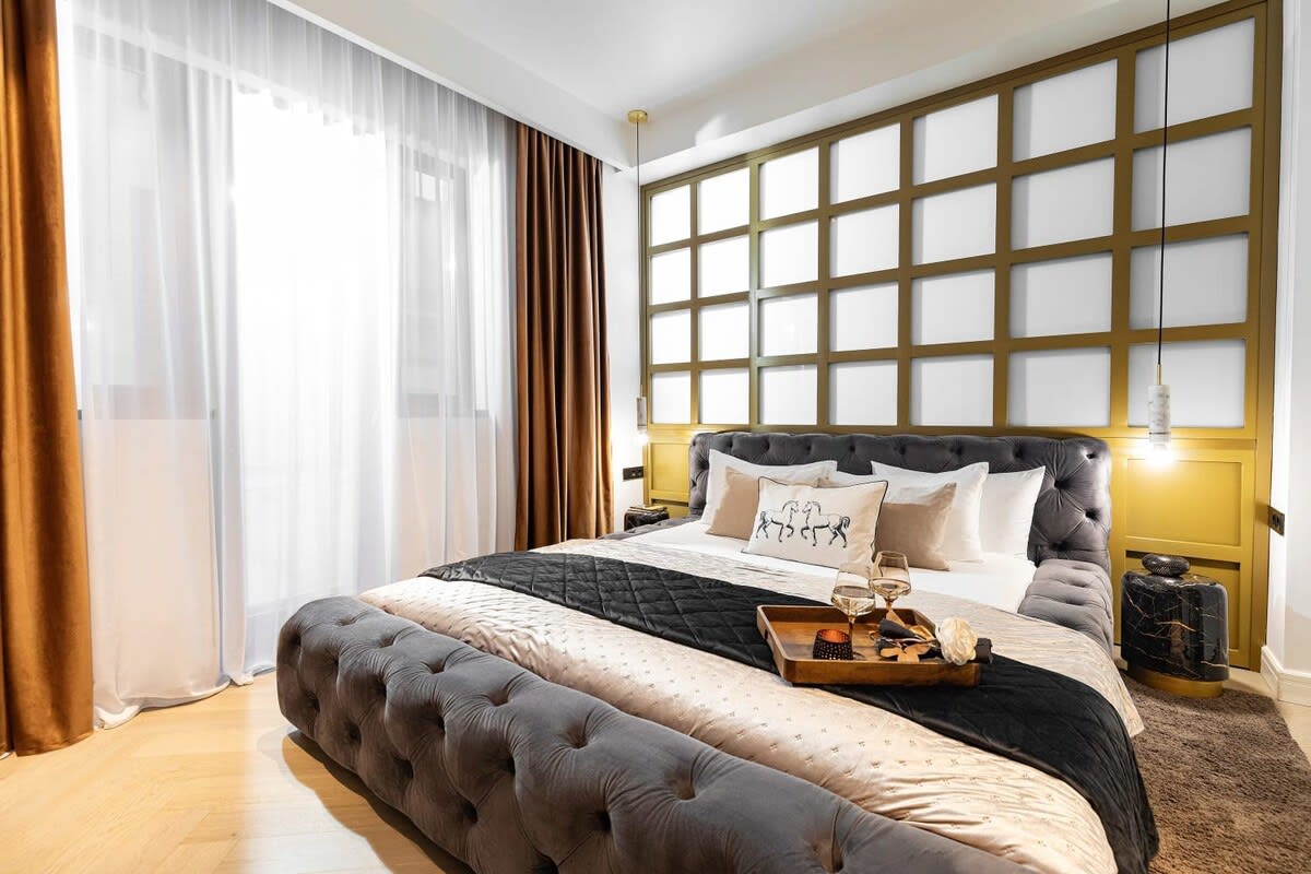 Chic stays, plush beds, and a touch of bubbly. Cheers to the good life! 🍾✨