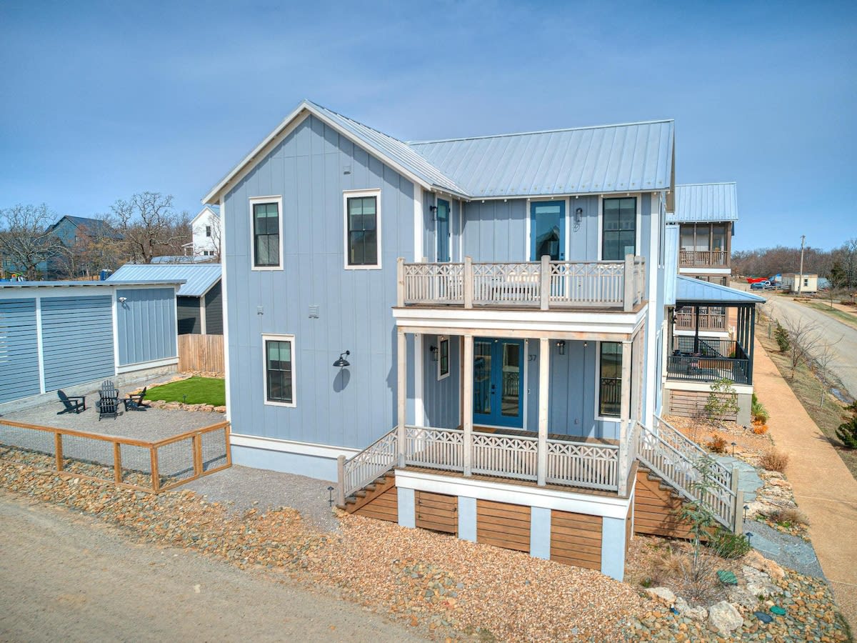 Bourbon Hollow | Coastal Chic — Carlton Landing, OK — vacation rental