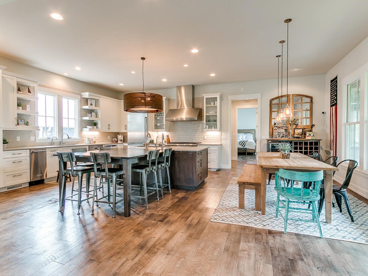 Centrally Located! Large Entertainment Areas! — Carlton Landing, OK — vacation rental