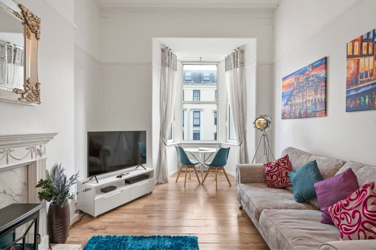 Modern Flat on The Hoe w/ Private Parking — Plymouth, England — vacation rental