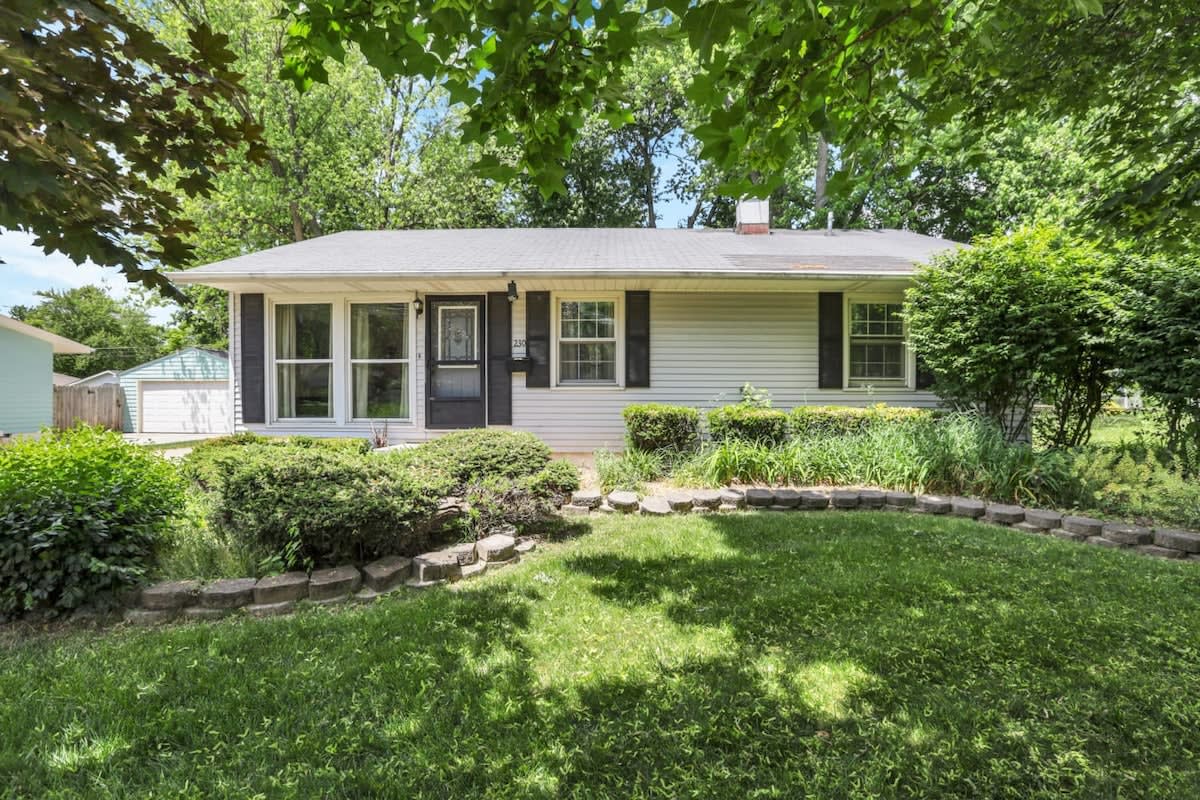 Electric Ave. Westerville - 3BR Home With Fenced Yard & Deck