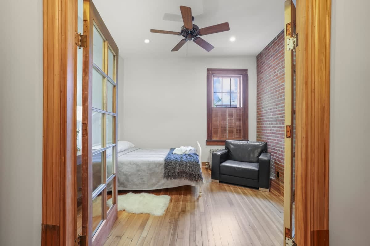 The Urban Oasis - 3 BR - Great Location
