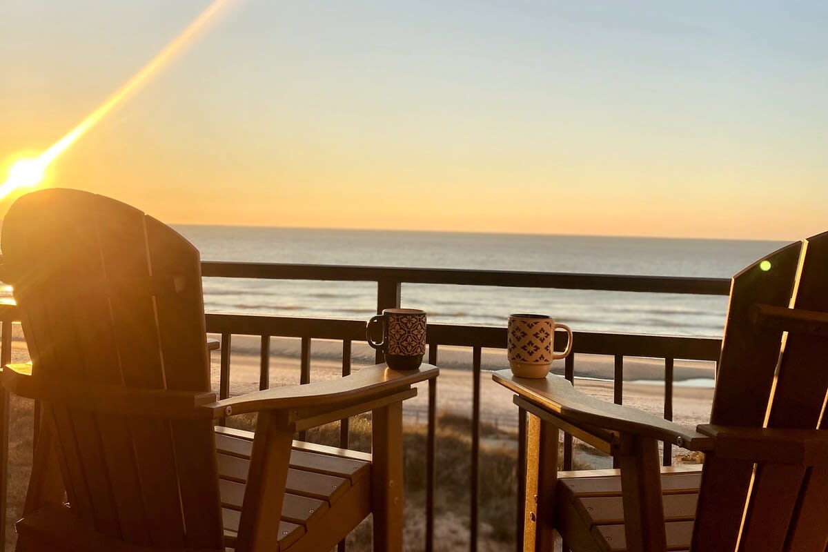 Oceanfront 3Br/2Ba Condo /Dog-Friendly / Pool