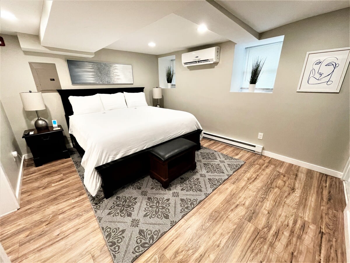 Boardwalk- Modern Oasis with King Bed, Fast WiFi & Easy Parking 5