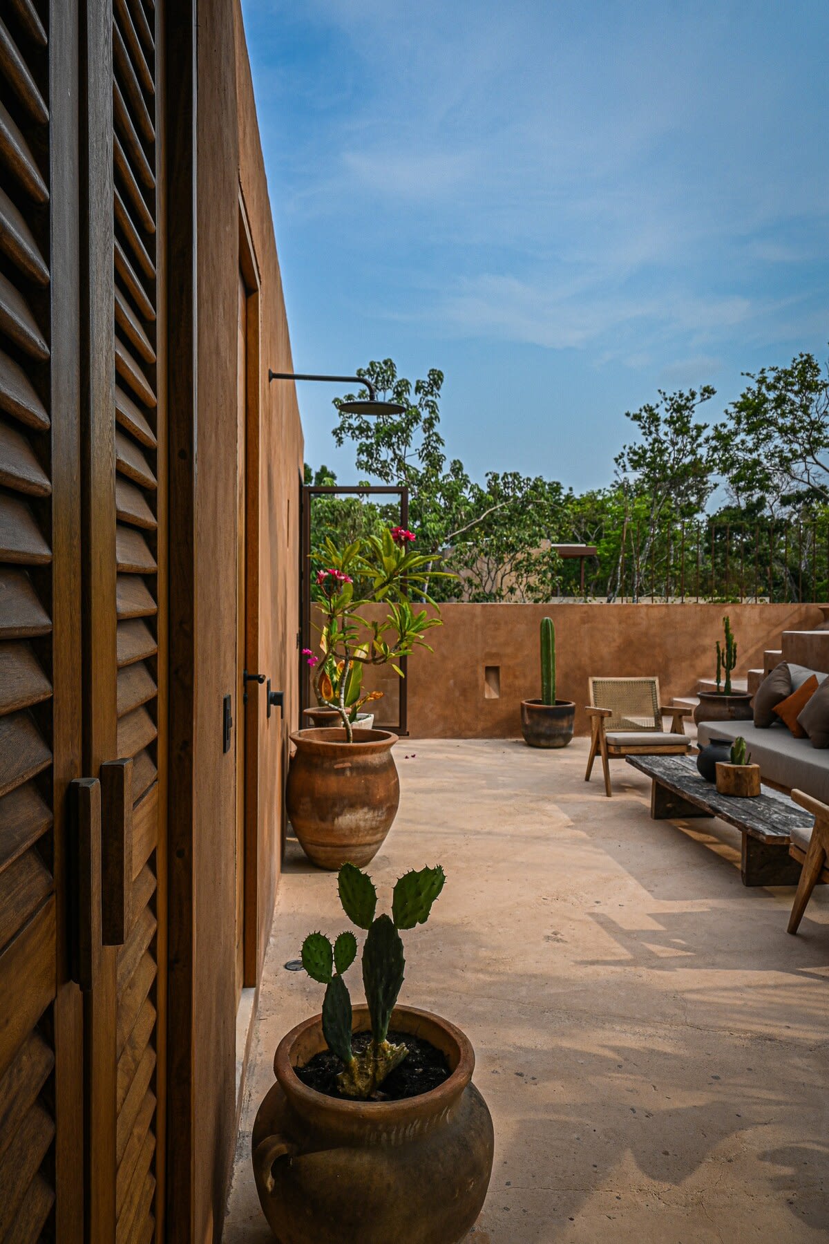 Exterior decoration of the terrace.