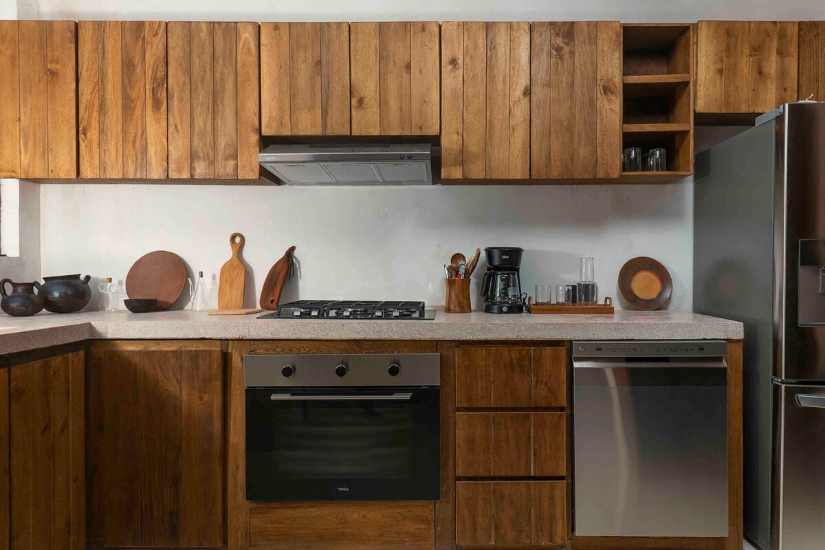 Fully equipped kitchen, with stove, oven, dishwasher and alll necessary cookware