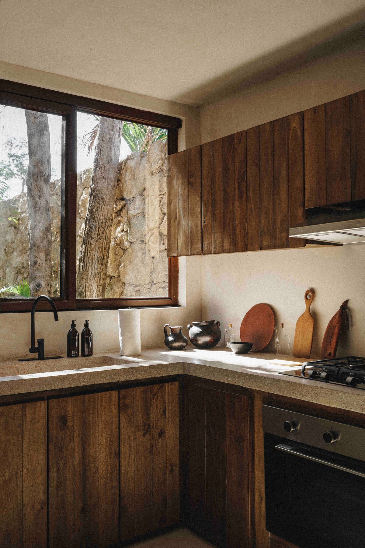 Fully equipped kitchen.