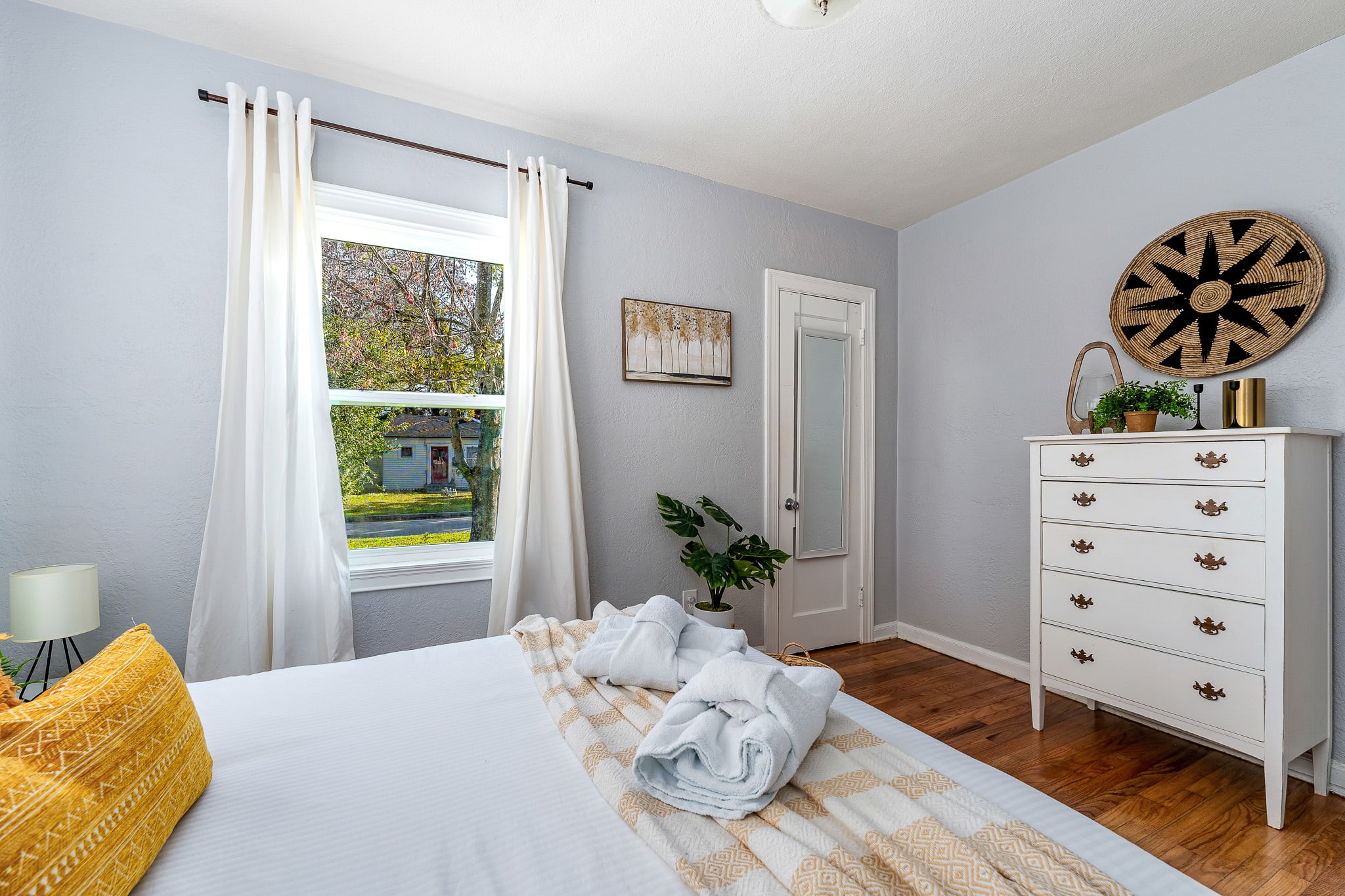 Bedroom #2 : room with Queen bed