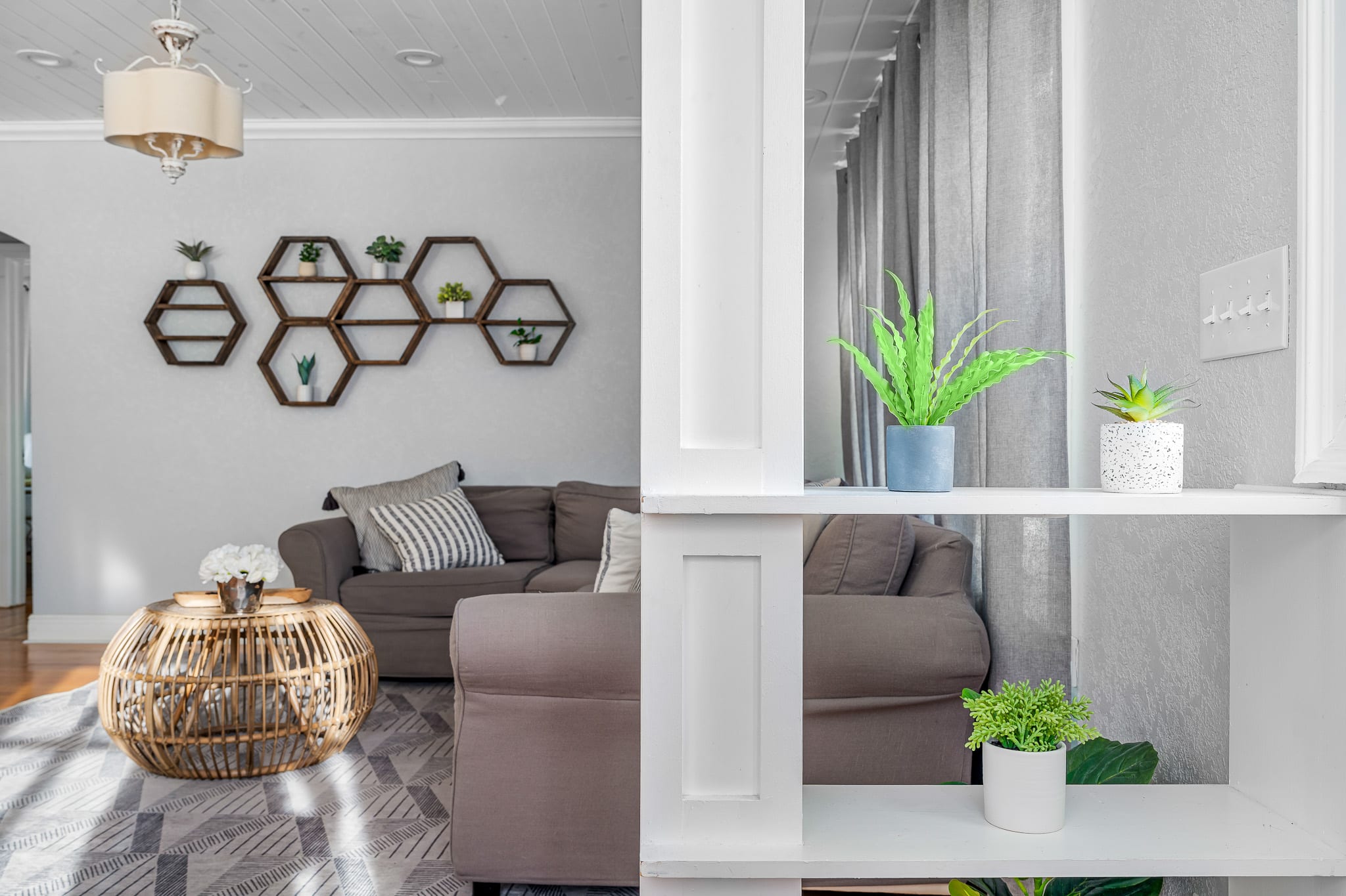 Tiny home w/outdoor kitchen & walk‑in shower