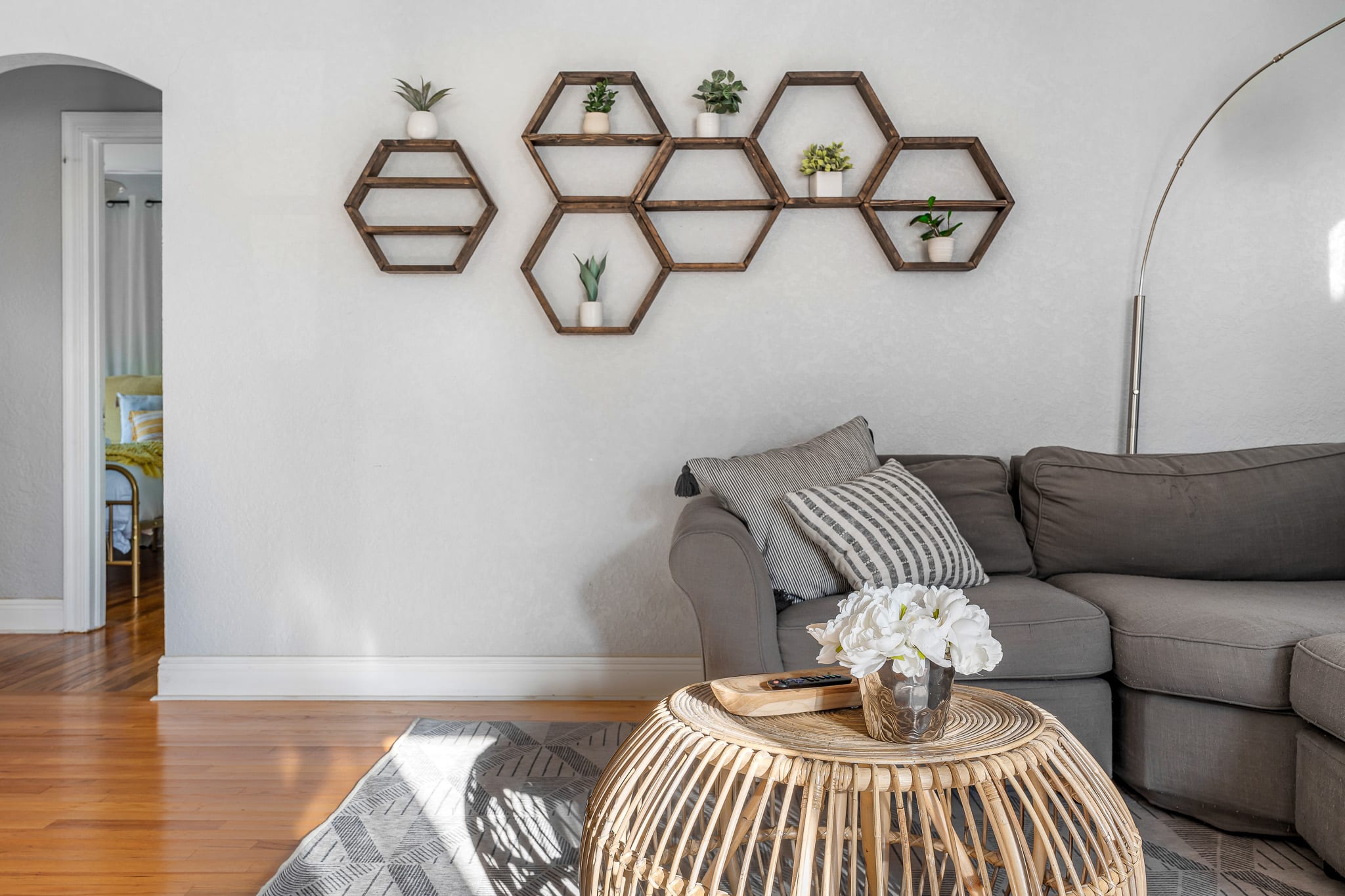 Tiny home w/outdoor kitchen & walk‑in shower