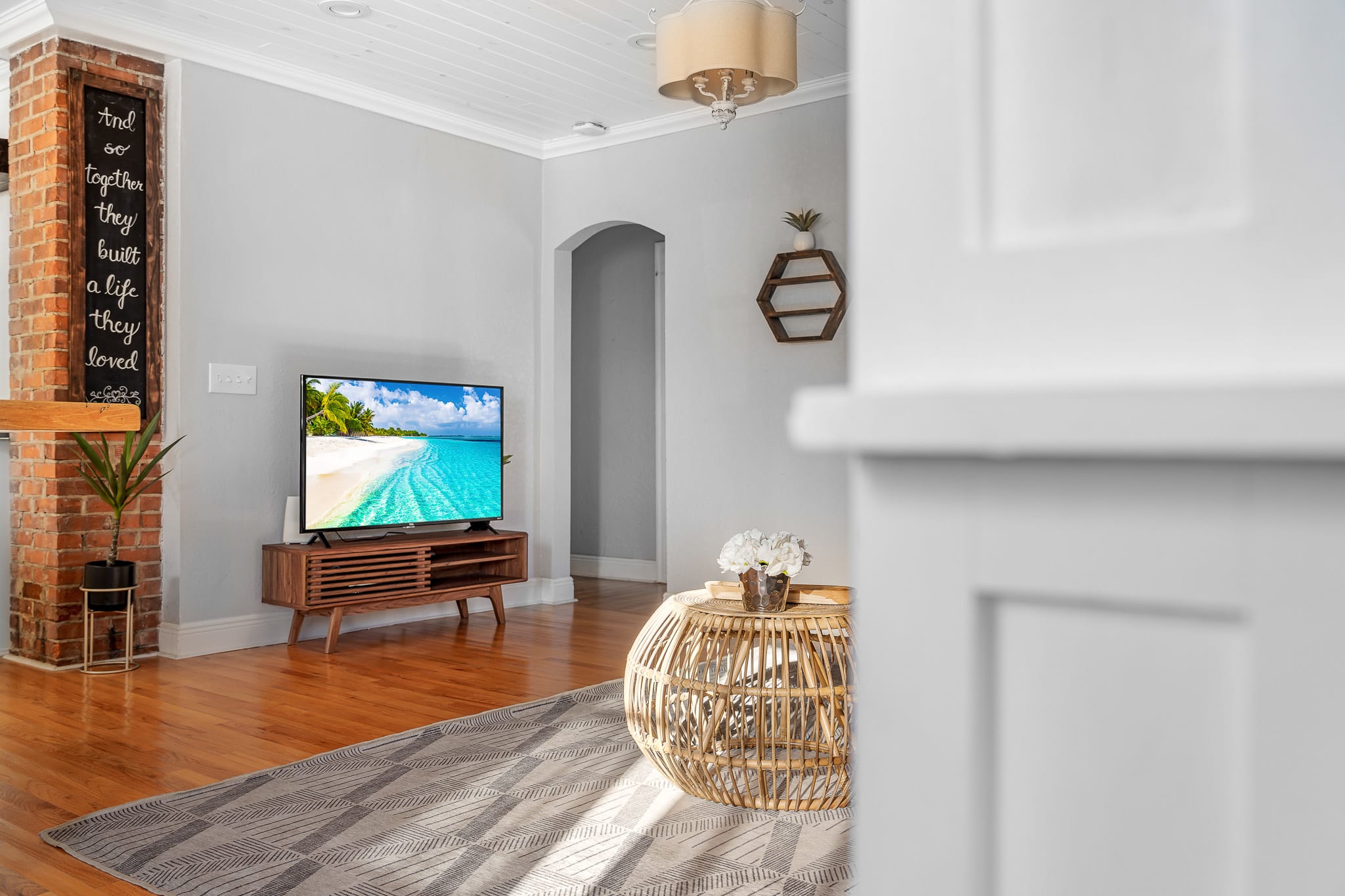 Tiny home w/outdoor kitchen & walk‑in shower