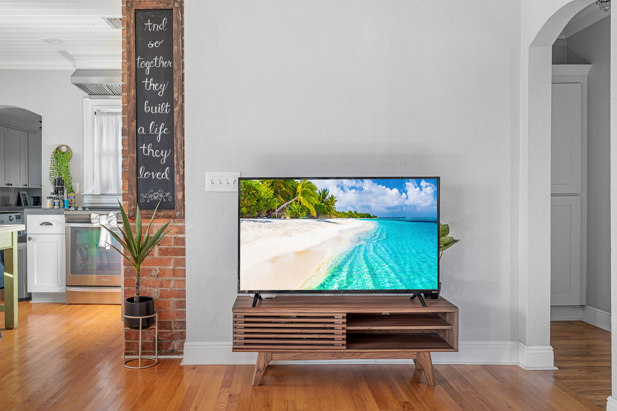 Tiny home w/outdoor kitchen & walk‑in shower