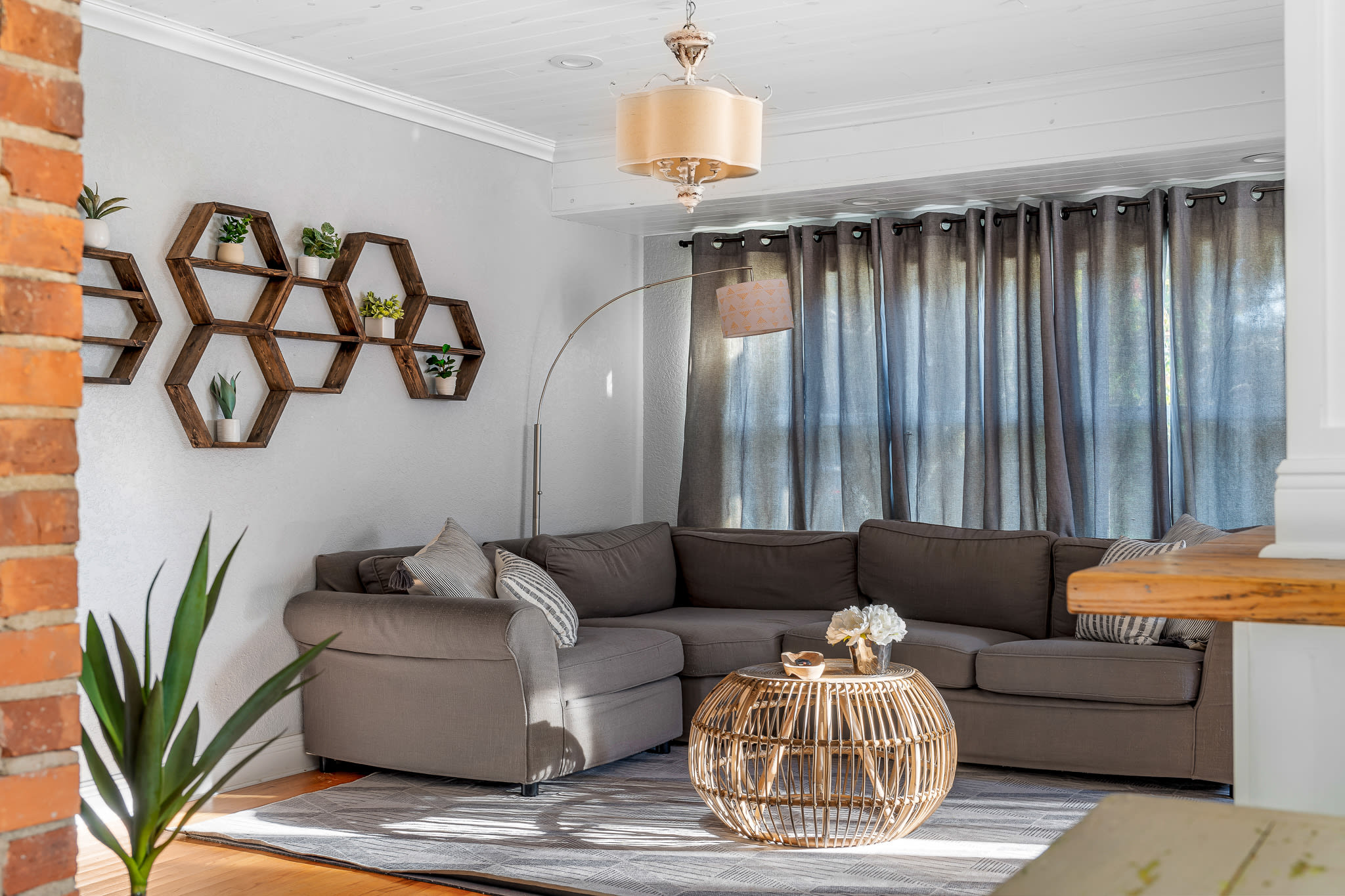 Tiny home w/outdoor kitchen & walk‑in shower