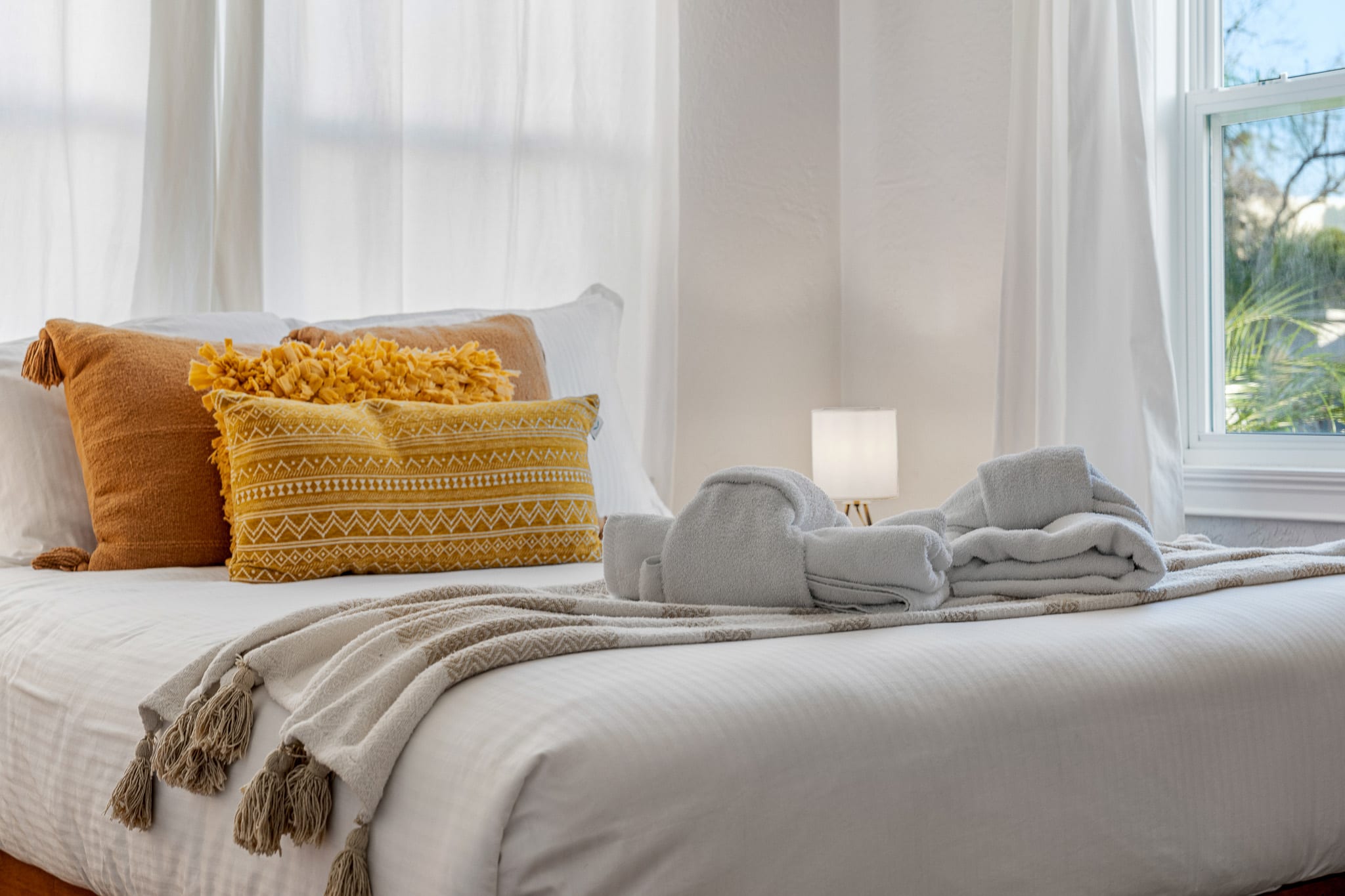 Tiny home w/outdoor kitchen & walk‑in shower